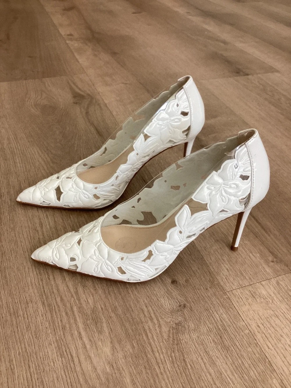 NEW Jessica Simpson PVC White Floral Laser cutouts Dressy Heels 8.5 / 39.5